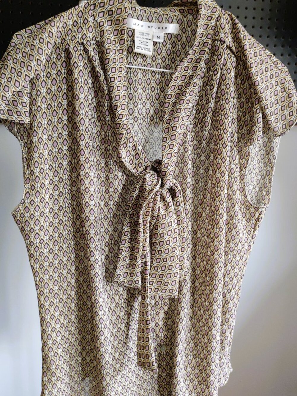 Max Studio womens sleeveless buttoned shirt size M
